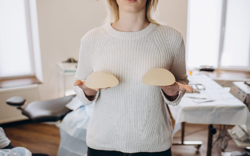 Implantes de senos: opciones disponibles y cuál se adapta mejor a ti